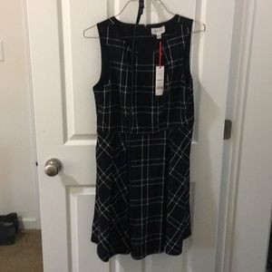 Sleeveless black dress with belt